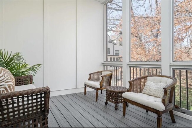 Building Photo - 4518 Collins Ave