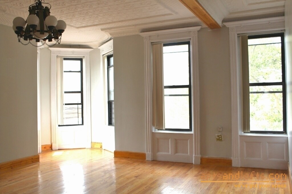 Primary Photo - 9302 95th Ave