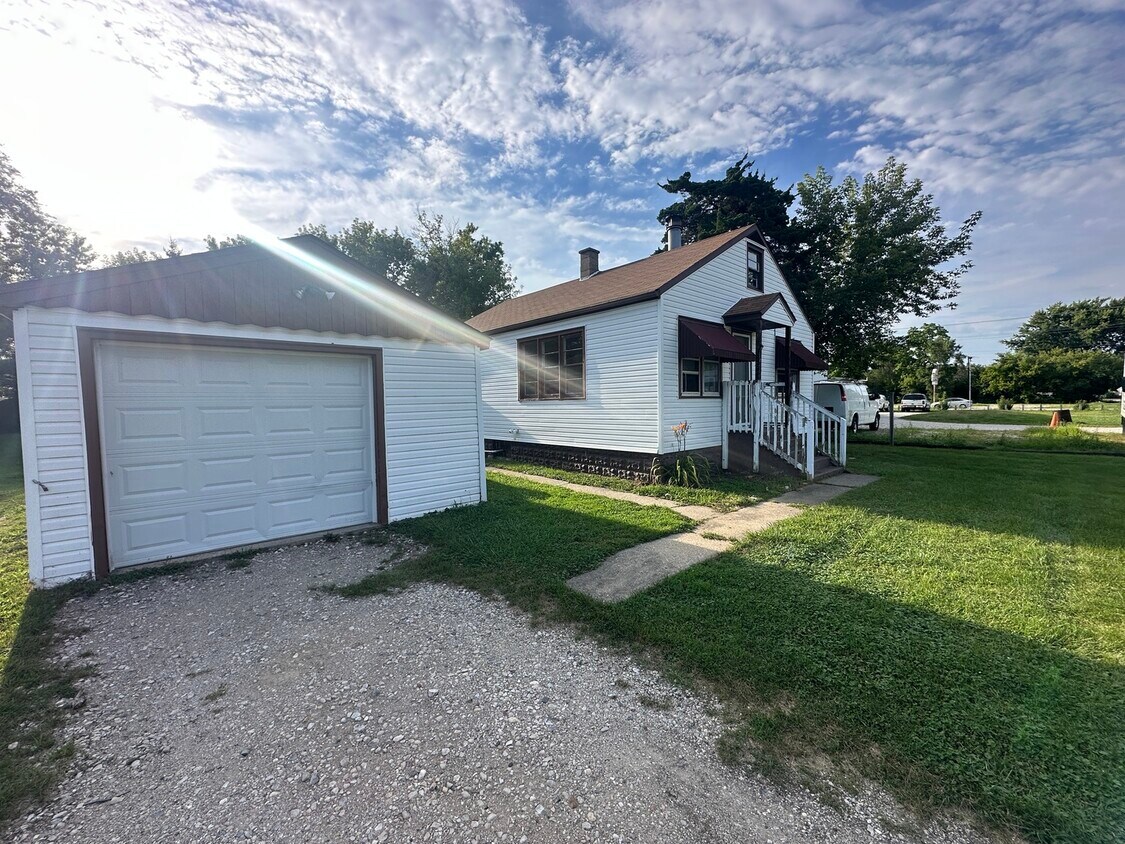 Primary Photo - 42228 2nd St