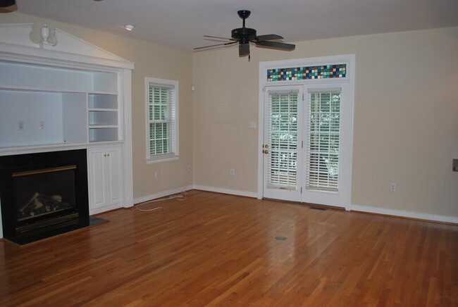 Building Photo - 2255 Ridgefield Green Way