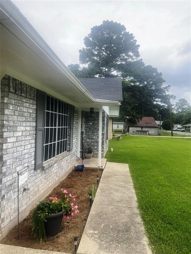Building Photo - Benton La 3 bed home for lease | Benton LA...