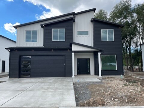 Front of home - 867 W Three Pt Ave