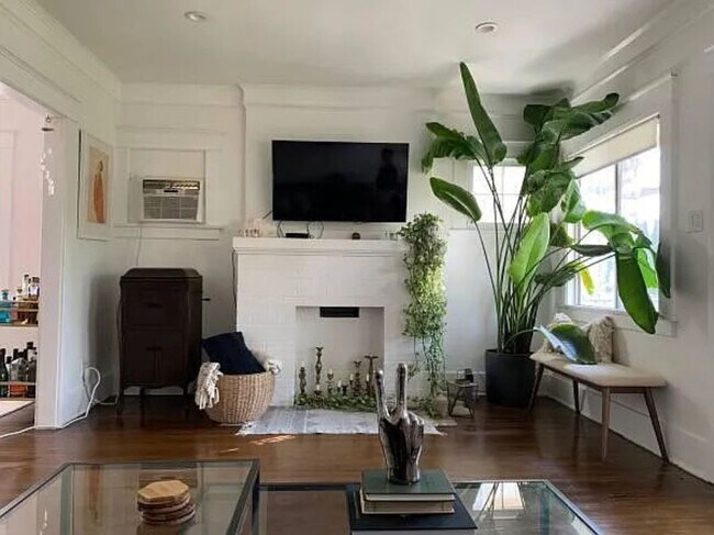 Foto del edificio - 1188 N Mariposa Ave