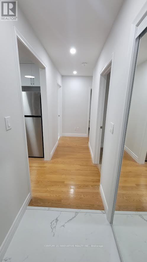 Photo du bâtiment - 83 Thickson Rd N