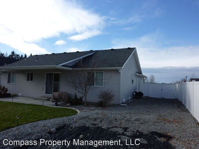 Foto del edificio - 3 br, 2 bath House - 10174 N Hubble St.