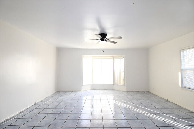 Foto del edificio - 2838 W Vernon Ave