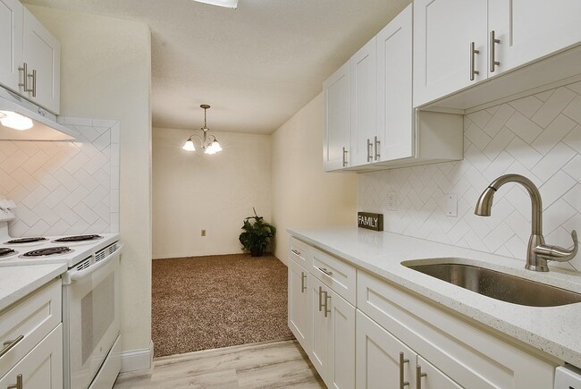 Building Photo - 42 Silver Hill Ln