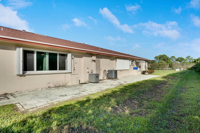 Building Photo - 4515 NW 3rd Ct