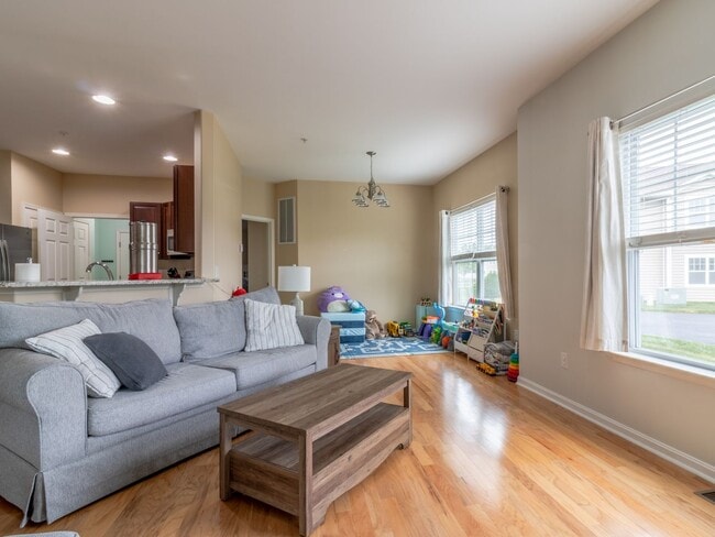 Building Photo - YEAR-ROUND - UNFURNISHED - CONDO  - WOODS ...