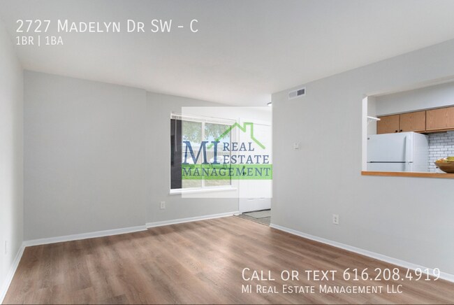 Building Photo - 2727 Madelyn Dr SW