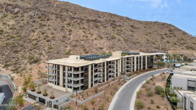 Foto del edificio - 5000 E Camelback Rd