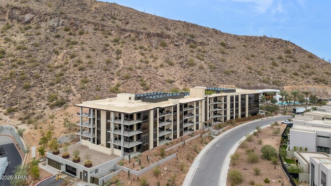 Foto del edificio - 5000 N Camelback Rdg Dr