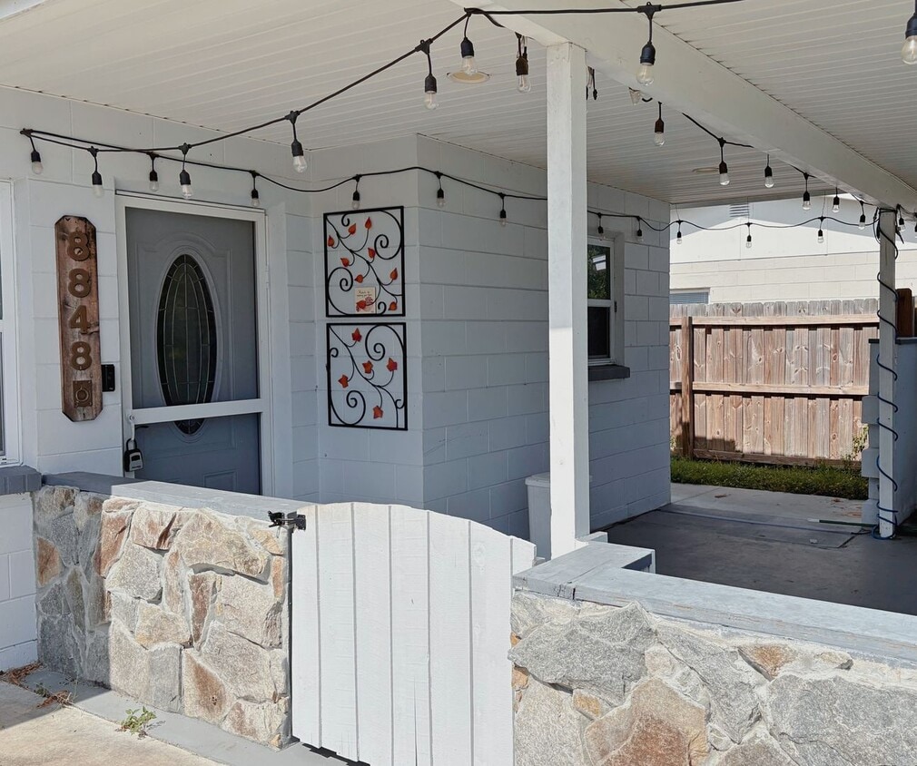 3-Bed, 2-Bath Home with Spacious Fenced Ya... - 3-Bed, 2-Bath Home with Spacious Fenced Ya...