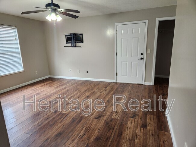 Foto del edificio - 4820 Poplar Crest Way