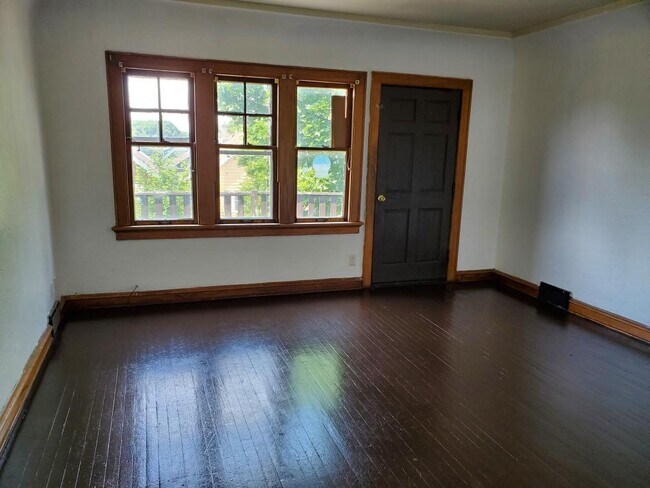 Large living area - 3932 N 23rd St
