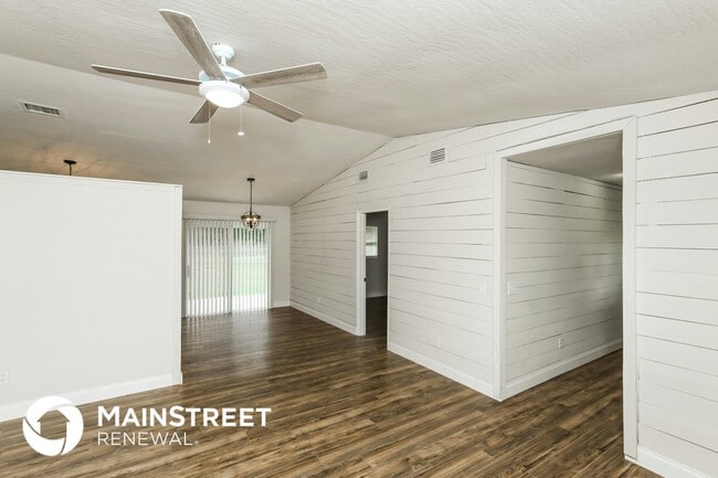 Building Photo - 764 Gelaso St SW