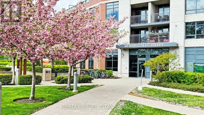 Building Photo - 60 Heintzman St