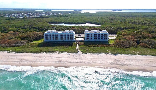 Building Photo - 4810 N Hwy A1A