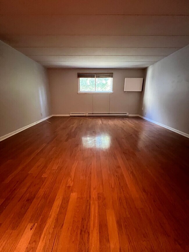 Foto del edificio - Luxurious 1-Bedroom Condo at Haverford Hil...