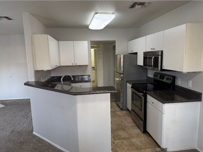Foto del edificio - 1295 N Ash St