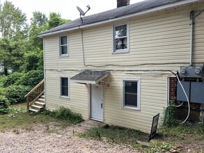 Building Photo - 707 Wilson St