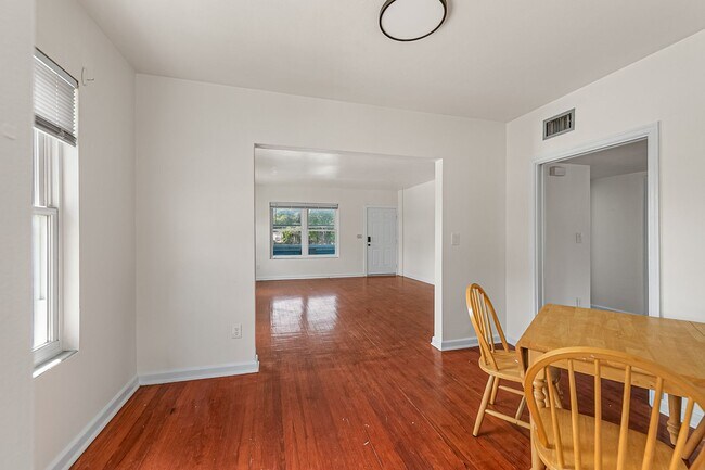Foto del edificio - 1008 E Strawbridge Ave