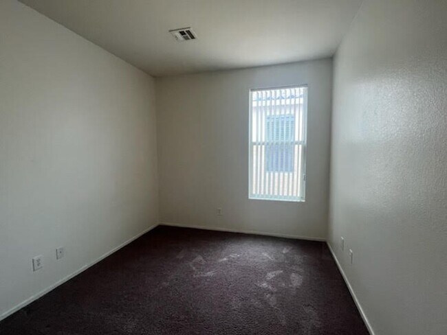 Foto del edificio - 5001 Droubay Dr