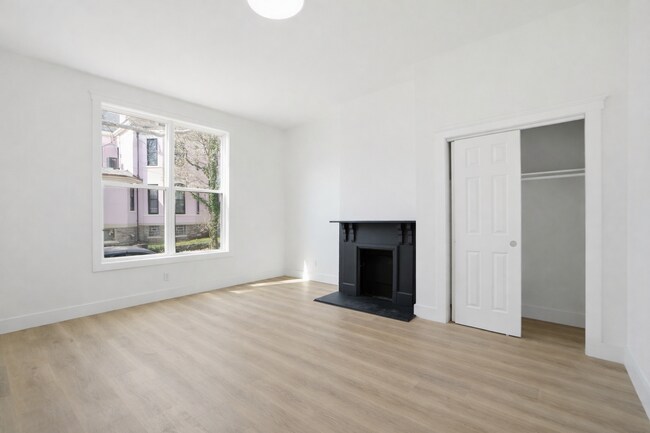 Foto del edificio - 2210 Eureka Ter