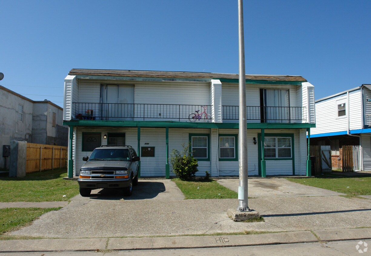 Building Photo - 3565 Martinique Ave