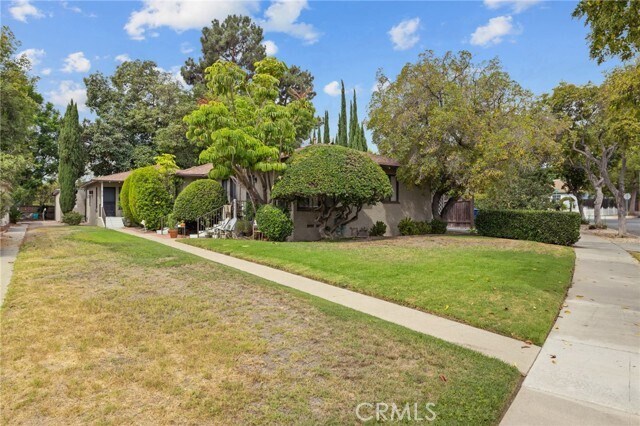 Foto principal - 675 N Rosemary Ln
