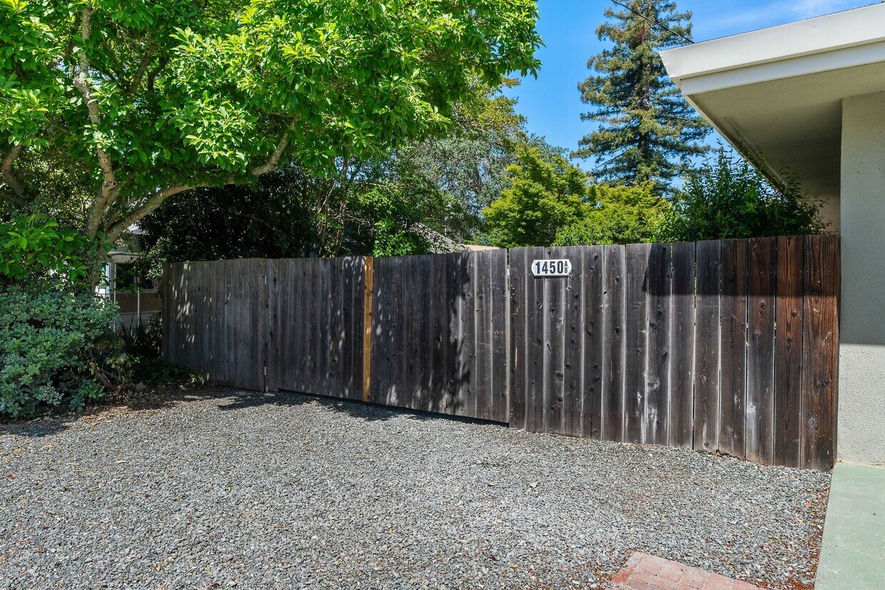 Primary Photo - 1450 Rosewood Ln