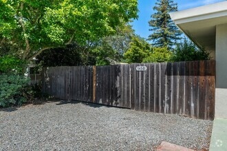 Building Photo - 1450 Rosewood Ln
