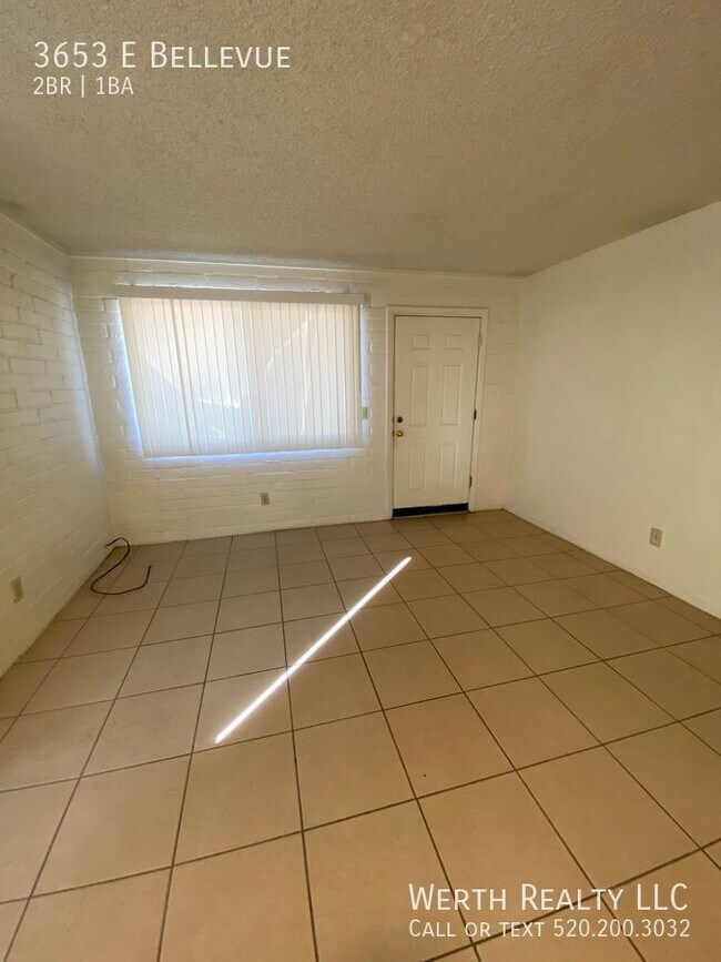 Foto del edificio - 2 bed/ 1 bath duplex with yard!