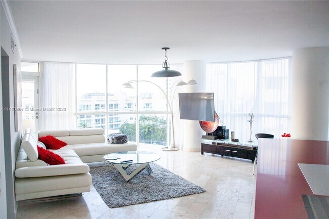 Foto del edificio - 6301 Collins Ave