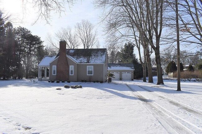 Building Photo - 1138 Applegrove St NE