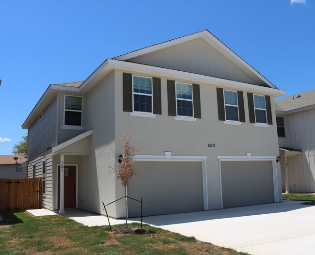 Foto del edificio - 10214 Lynwood Vlg