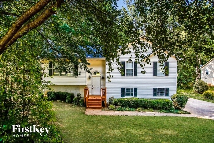 Primary Photo - 441 Bakers Bridge Cir