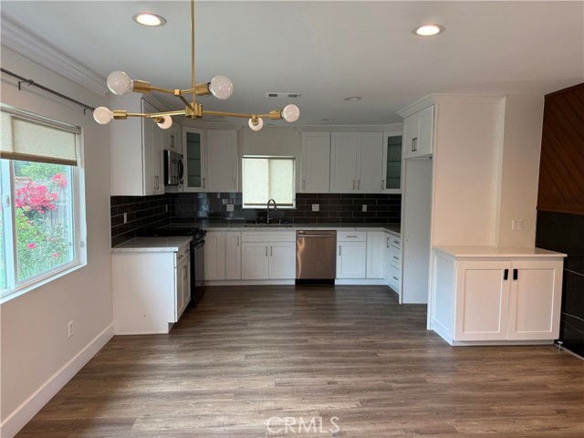 Foto del edificio - 7459 Ruffner Ave