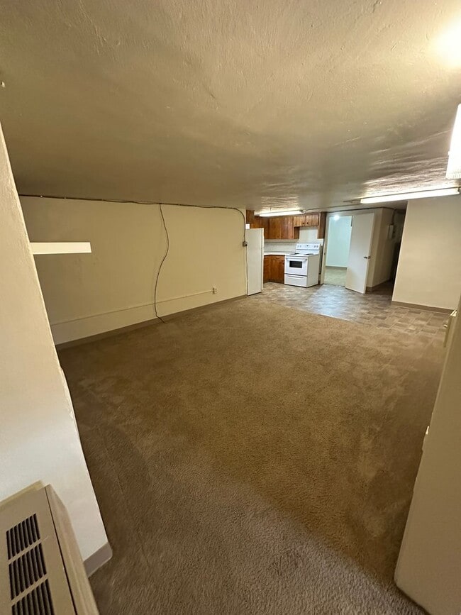 Building Photo - (487) 25th Street Duplex  2 Bdrm / 1 Bthrm