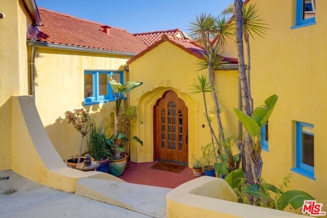 Foto del edificio - 4778 Cromwell Ave