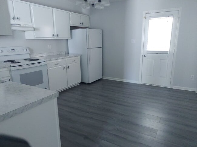 Building Photo - Townhome!!