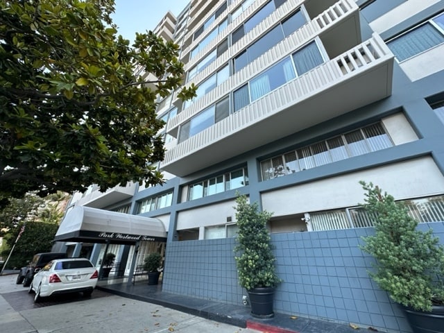 Building looks Like a 5* Hotel - 969 Hilgard Ave