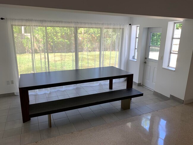 Foto del edificio - 3405 Dover Rd