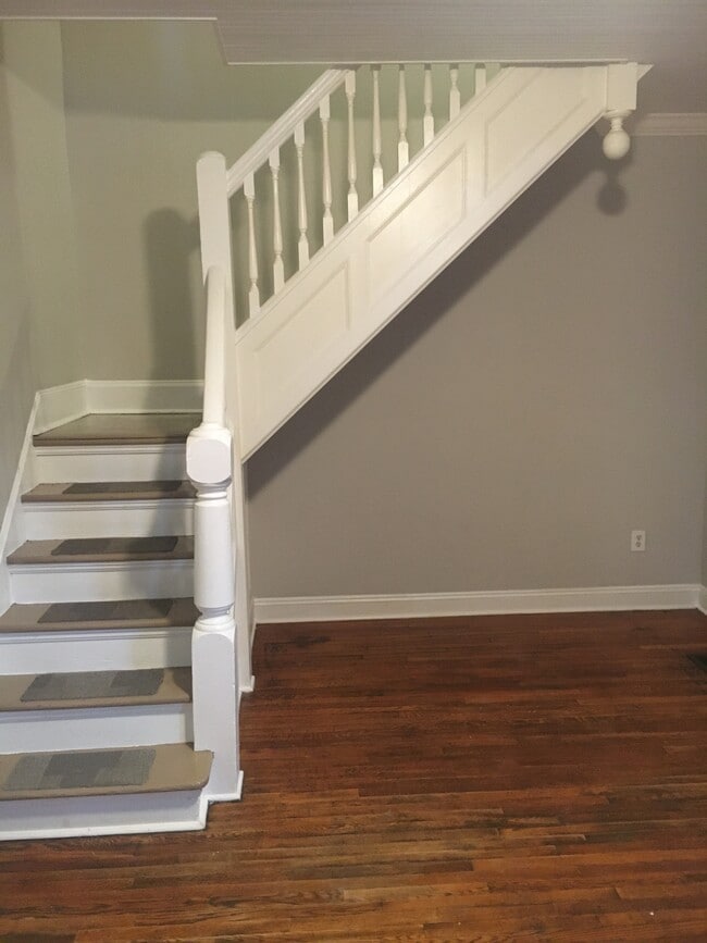 Entryway - 24 Cross St