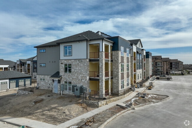 Building Photo - Bandera Ridge