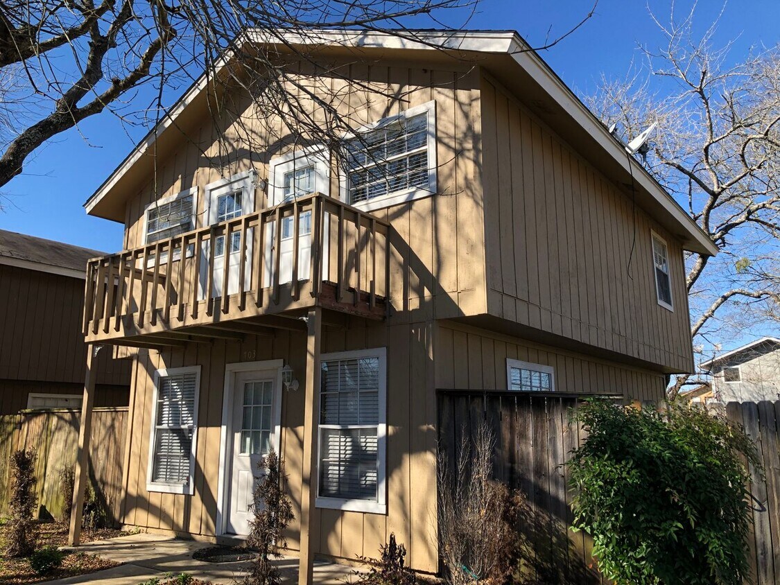 Foto del edificio - 3/1.5 House with HUGE backyard!