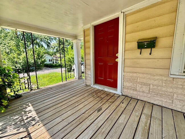 Building Photo - Charming 2-Bedroom Home with Bonus Spaces ...