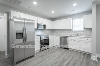 Building Photo - 5 Meadowbrook Dr W