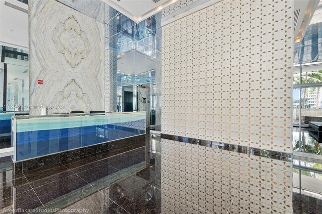 Foto del edificio - 335 S Biscayne Blvd