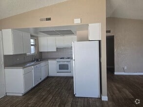 Building Photo - 1516 E Swift Ave